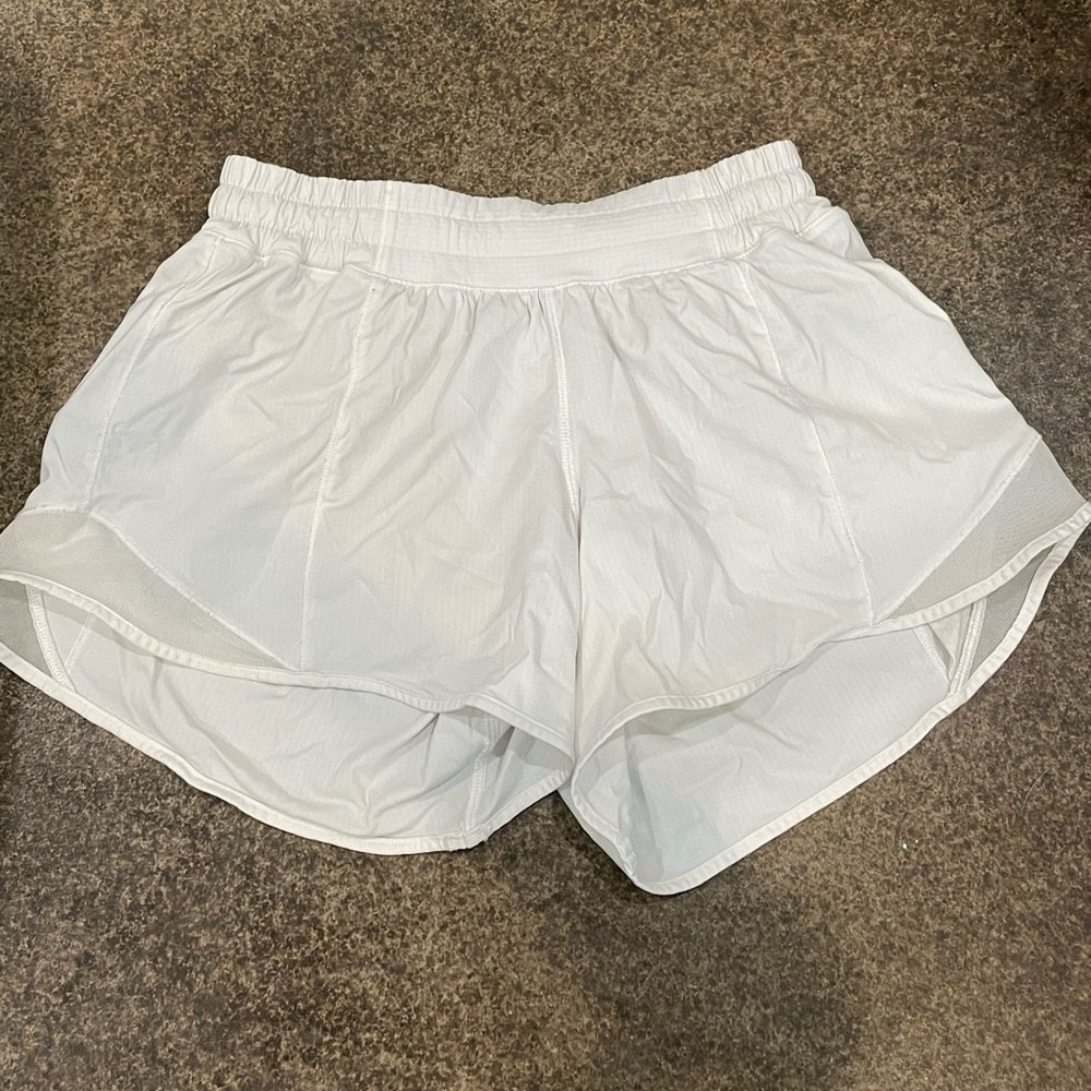 Lululemon White Hotty Hot Shorts, Size 4, Good condition